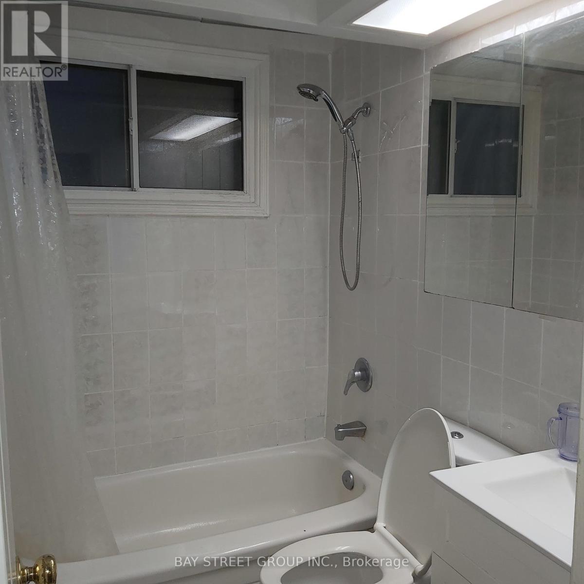 Main - 211 Beechy Drive, Richmond Hill, Ontario  L4C 2X6 - Photo 4 - N13528764