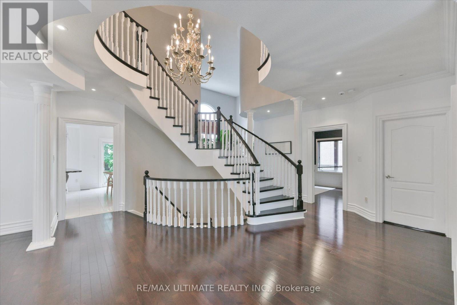 123 Village Green Drive, Vaughan, Ontario  L4L 0G9 - Photo 3 - N13528768