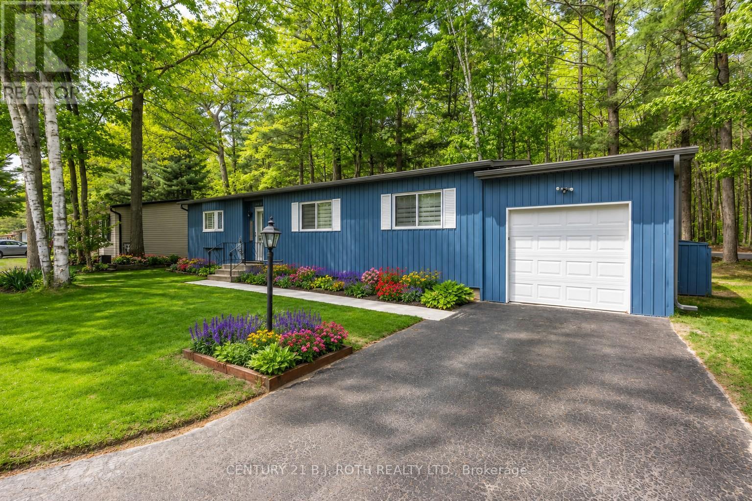 10 Allen Drive N, Wasaga Beach, Ontario  L9Z 1K5 - Photo 2 - S13528674