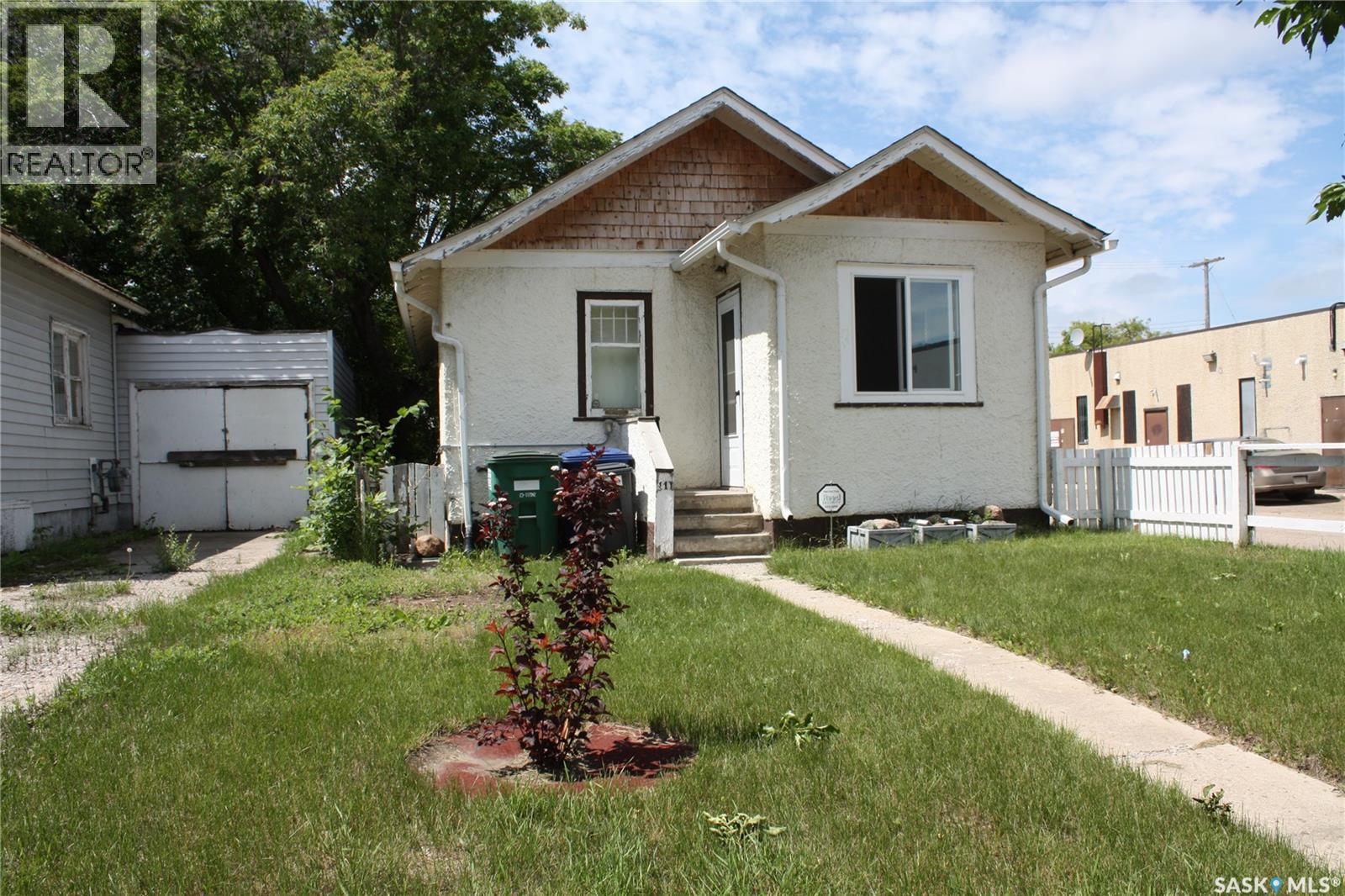 111 L Avenue S, Saskatoon, Saskatchewan  S7M 2G9 - Photo 1 - SK041633