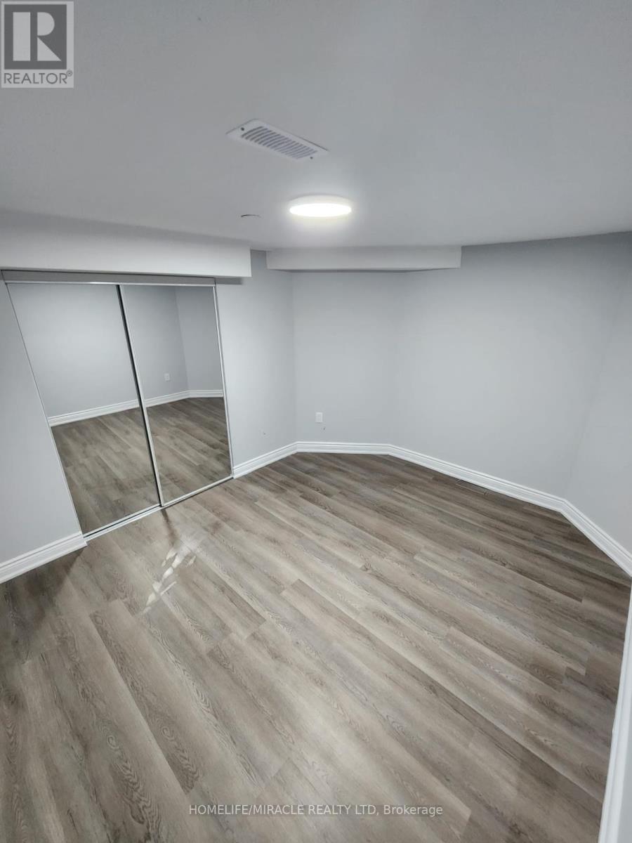 137 Sunforest Drive, Brampton, Ontario L6Z 4B2 - Photo 5 - W13528498