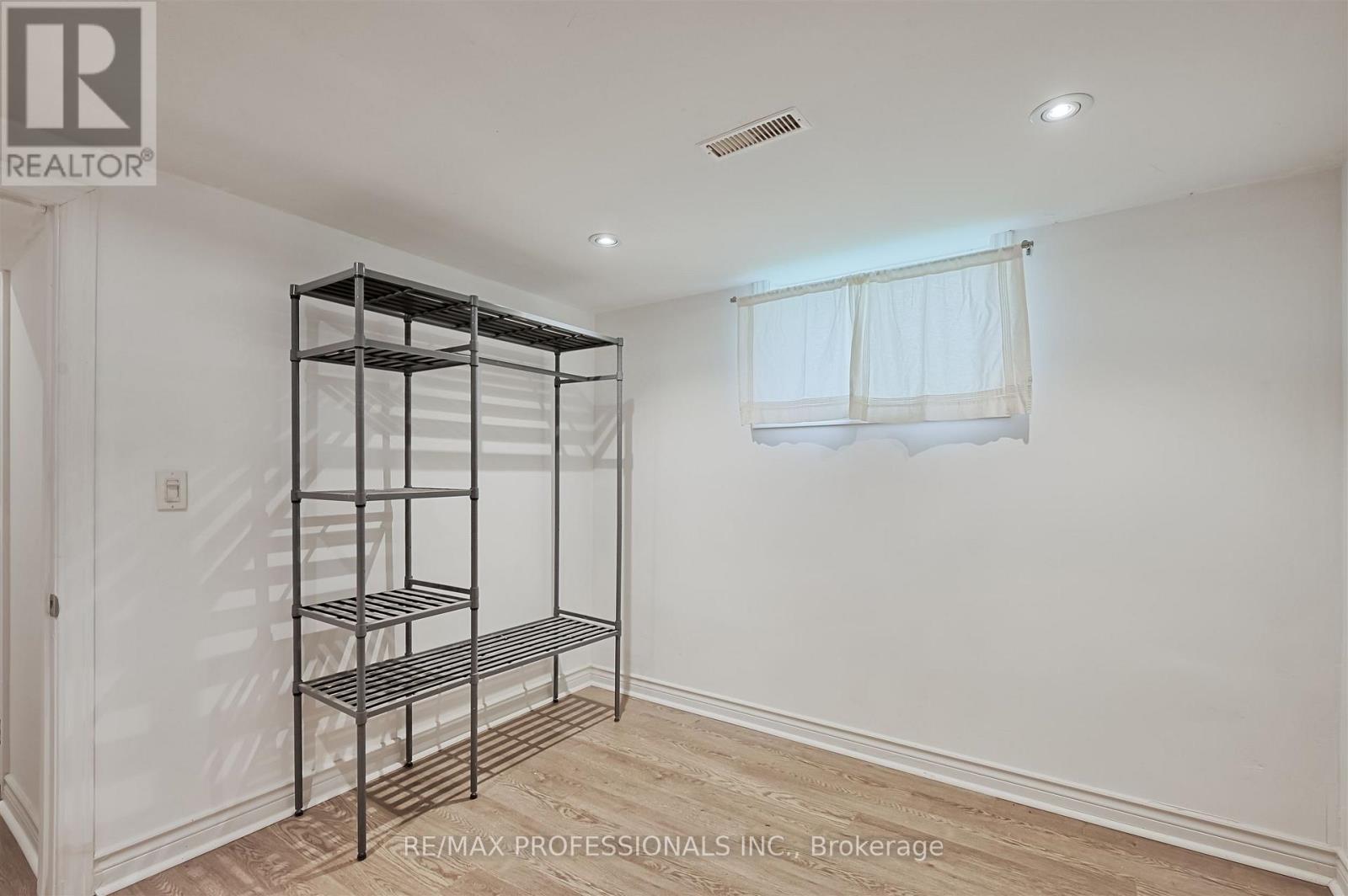 Bsmt - 1026 Haig Boulevard, Mississauga, Ontario L5E 2M5 - Photo 12 - W13528528