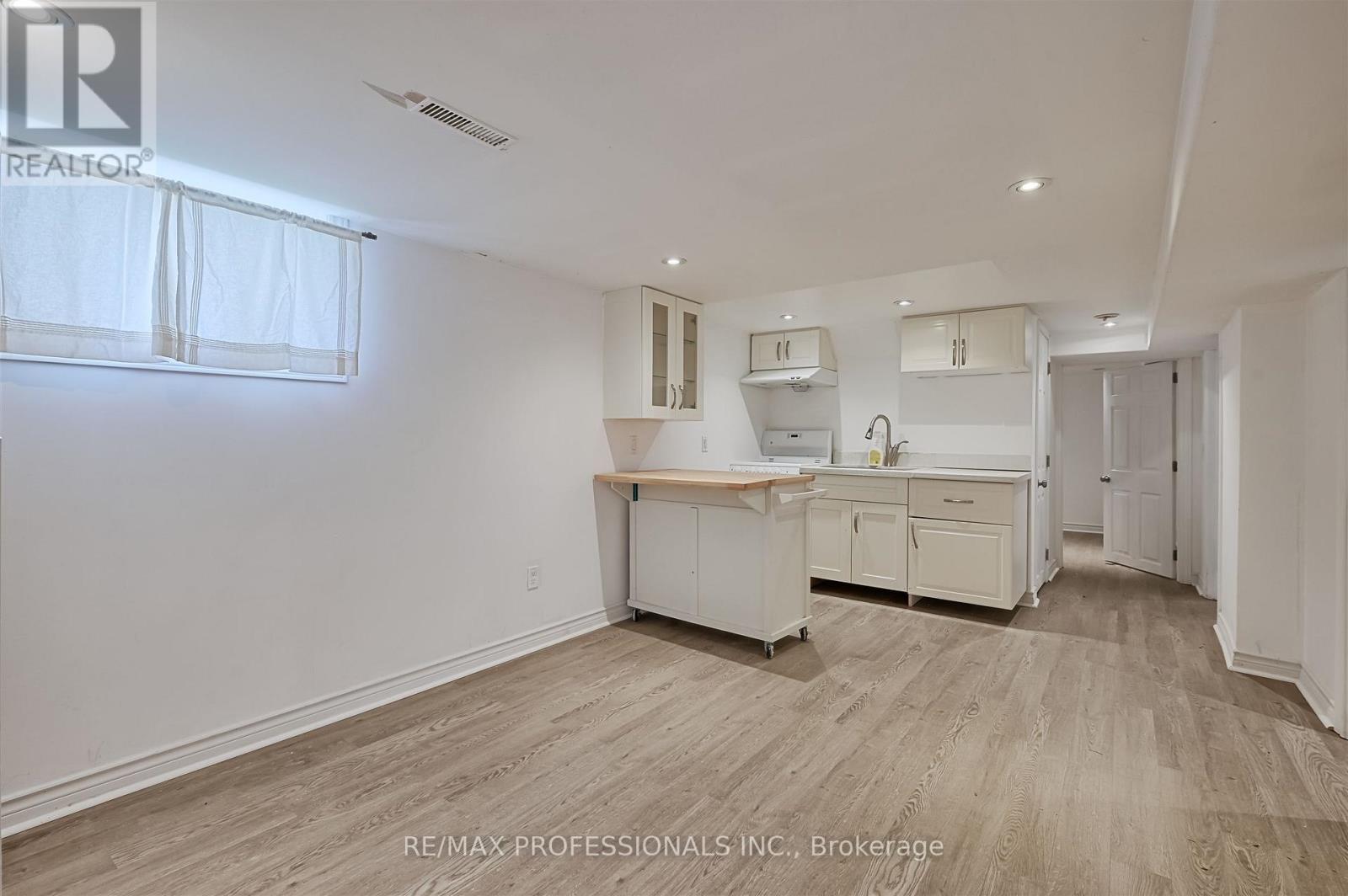 Bsmt - 1026 Haig Boulevard, Mississauga, Ontario L5E 2M5 - Photo 3 - W13528528