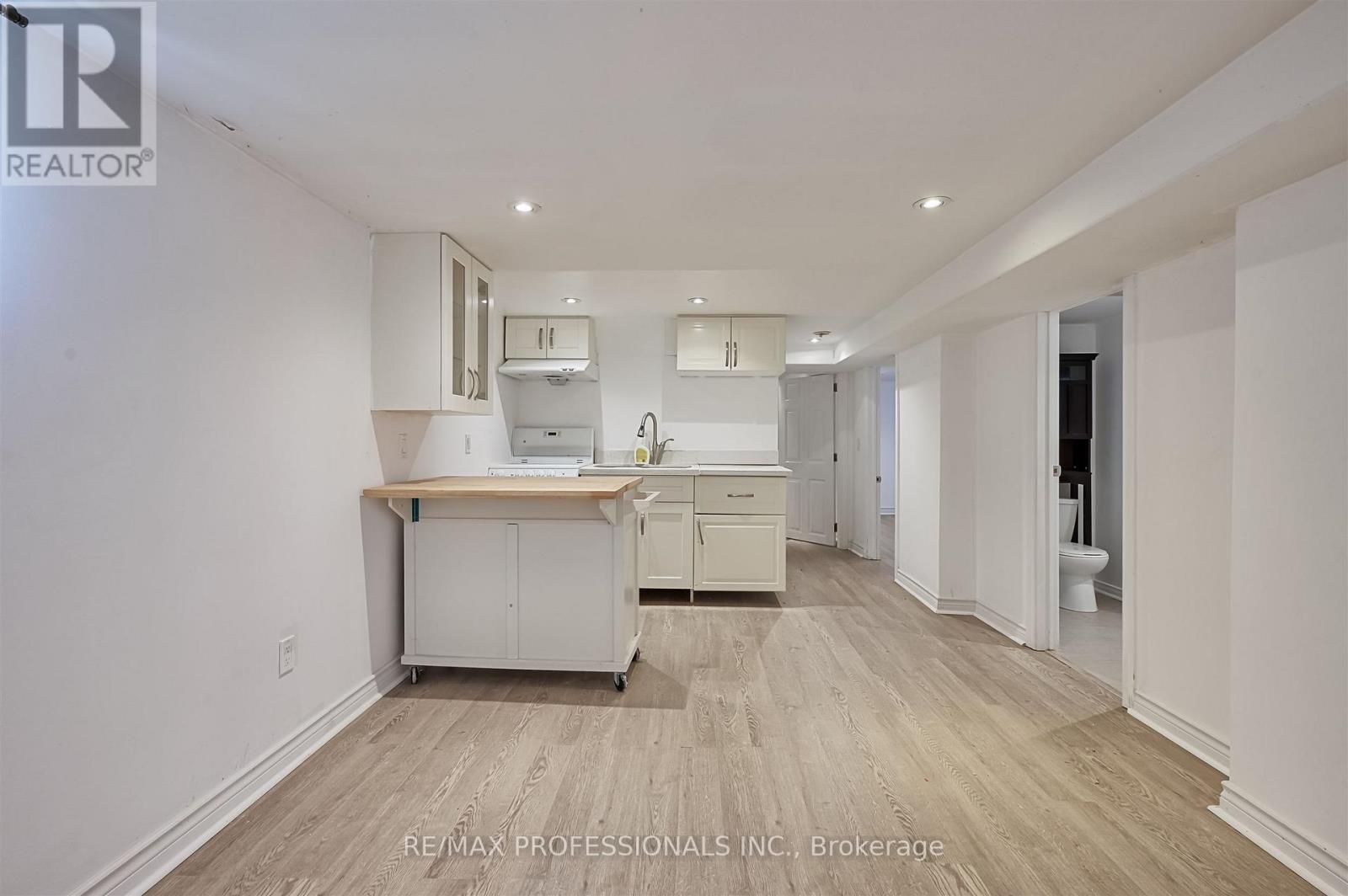 Bsmt - 1026 Haig Boulevard, Mississauga, Ontario L5E 2M5 - Photo 4 - W13528528