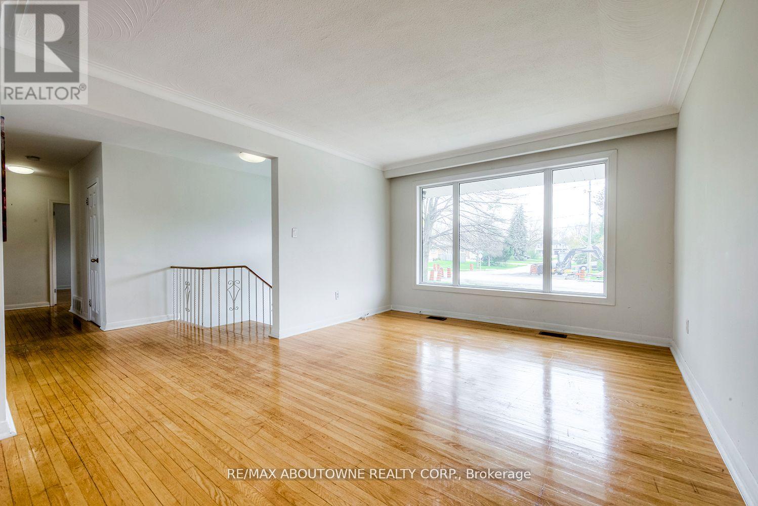530 Lees Lane, Oakville, Ontario L6L 4T4 - Photo 8 - W13528534