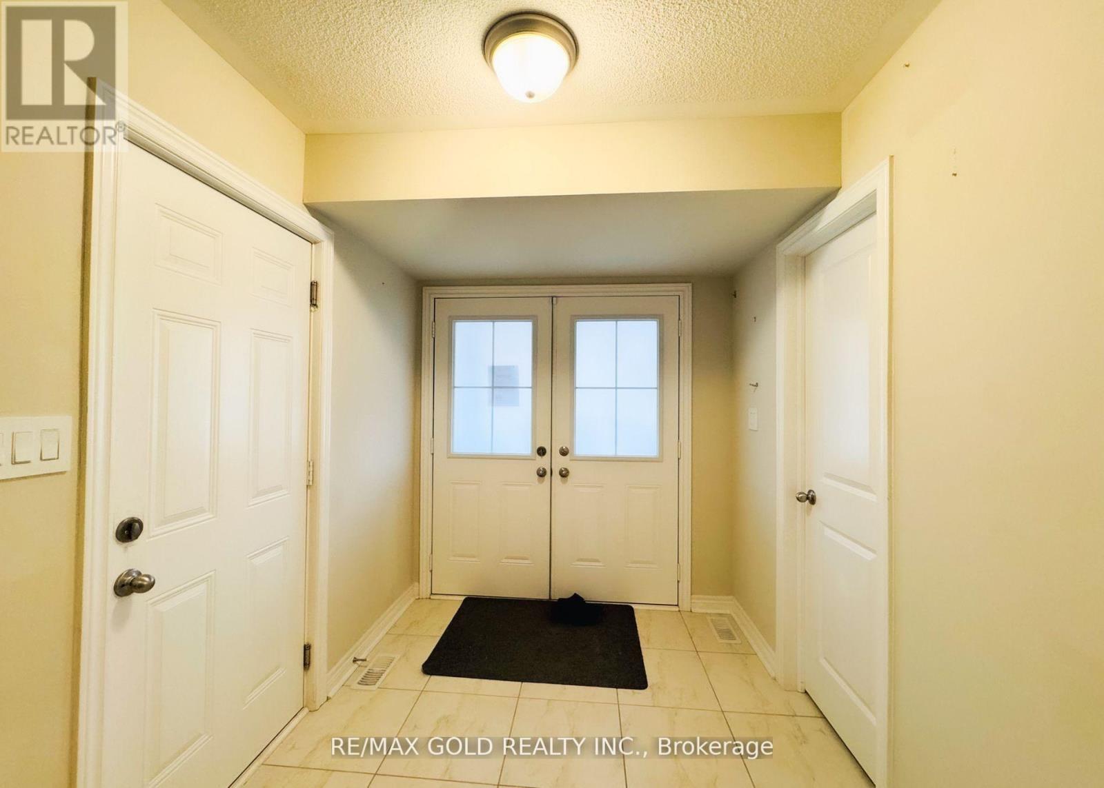 60 Remembrance Road, Brampton (Northwest Brampton), Ontario  L7A 0A7 - Photo 4 - W13528536