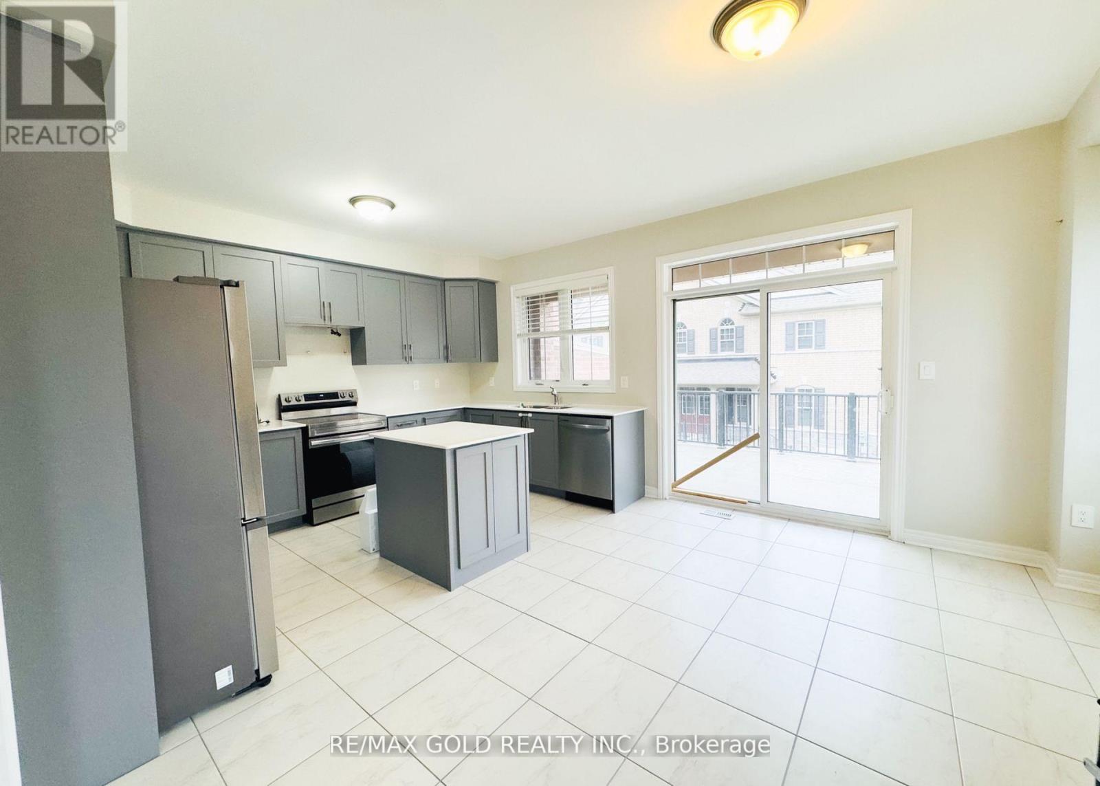 60 Remembrance Road, Brampton (Northwest Brampton), Ontario  L7A 0A7 - Photo 6 - W13528536