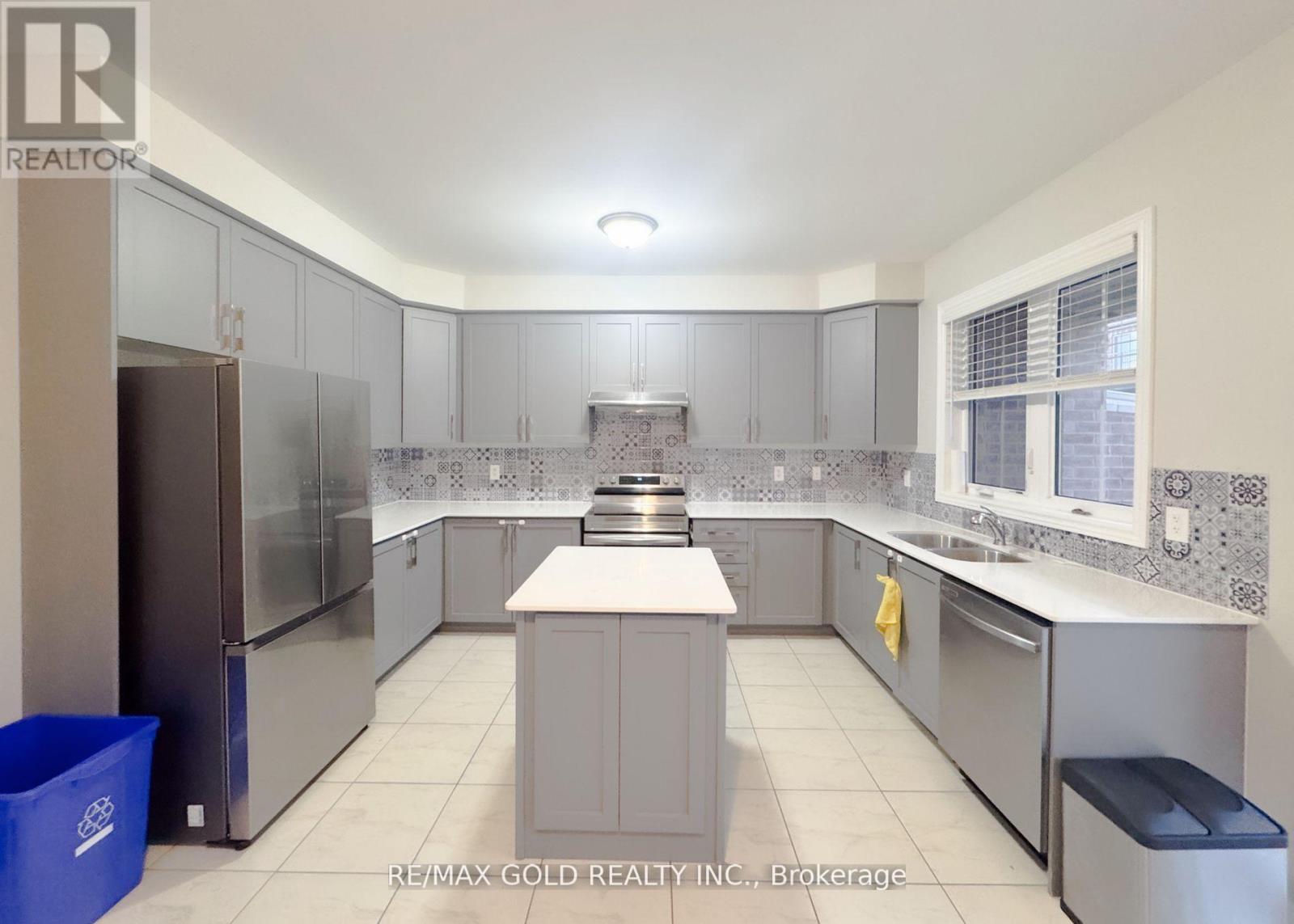 60 Remembrance Road, Brampton (Northwest Brampton), Ontario  L7A 0A7 - Photo 7 - W13528536