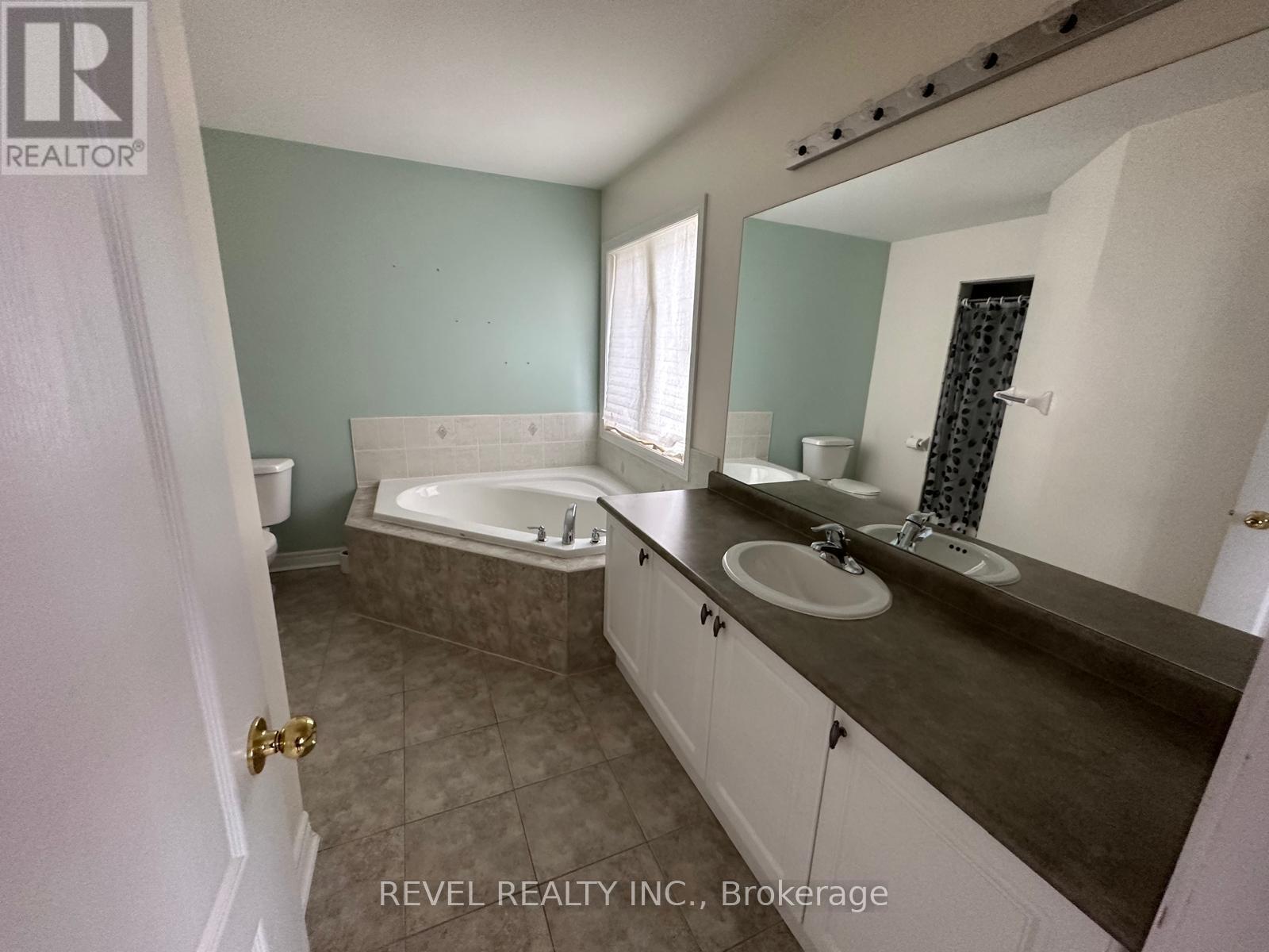 284 Duncan Lane, Milton (Sc Scott), Ontario  L9T 7A8 - Photo 6 - W13528632