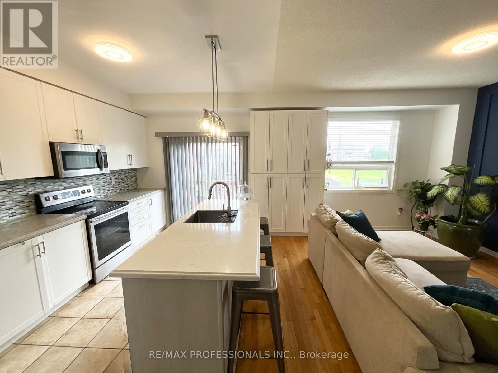 151 Main/upper - 7155 Magistrate Terrace, Mississauga, Ontario  L5W 1Y9 - Photo 8 - W13528678