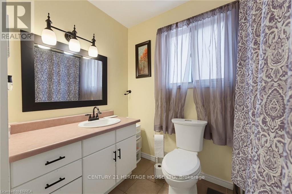 125 Whitlaw Way, Brant, Ontario  N3L 4C9 - Photo 12 - X13528456