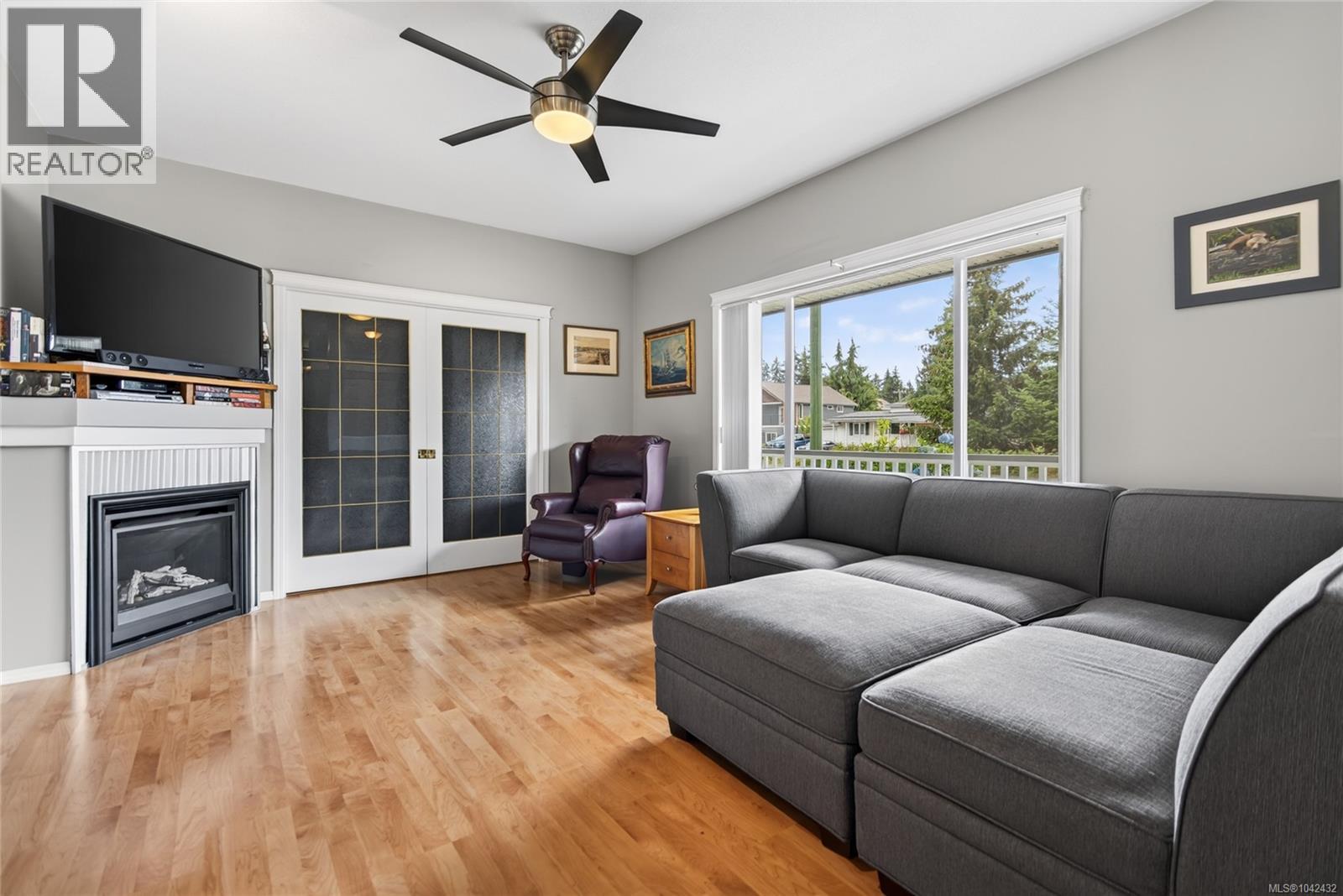 3377 Primrose St, Cumberland, British Columbia  V0R 1S0 - Photo 2 - 1042432