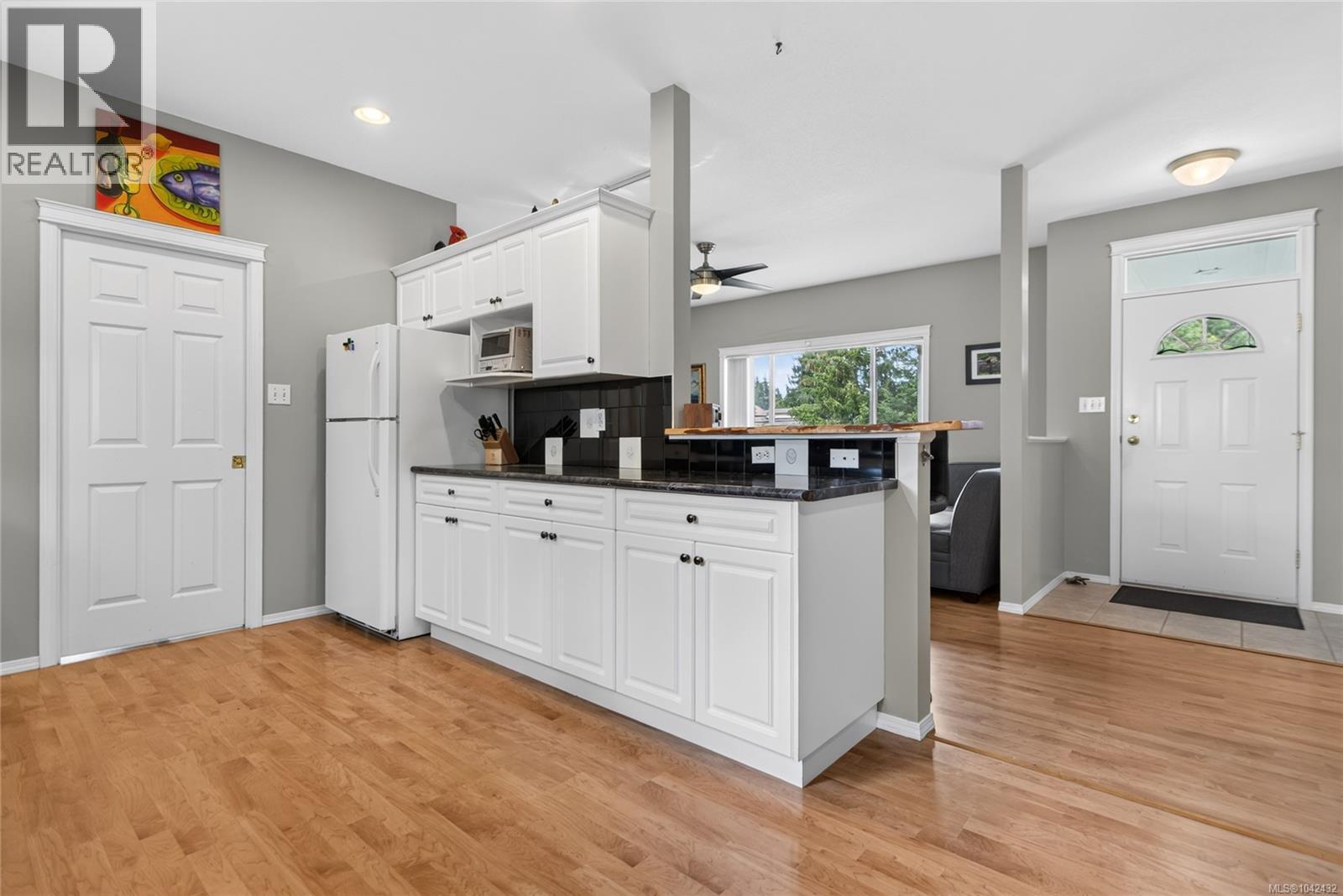 3377 Primrose St, Cumberland, British Columbia  V0R 1S0 - Photo 23 - 1042432