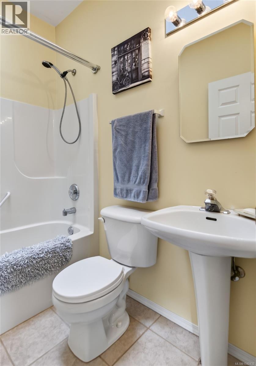 3377 Primrose St, Cumberland, British Columbia  V0R 1S0 - Photo 40 - 1042432