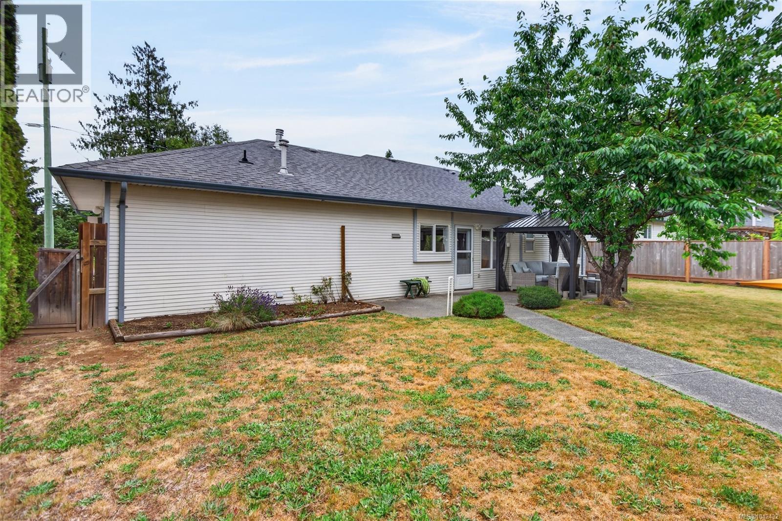 3377 Primrose St, Cumberland, British Columbia  V0R 1S0 - Photo 41 - 1042432