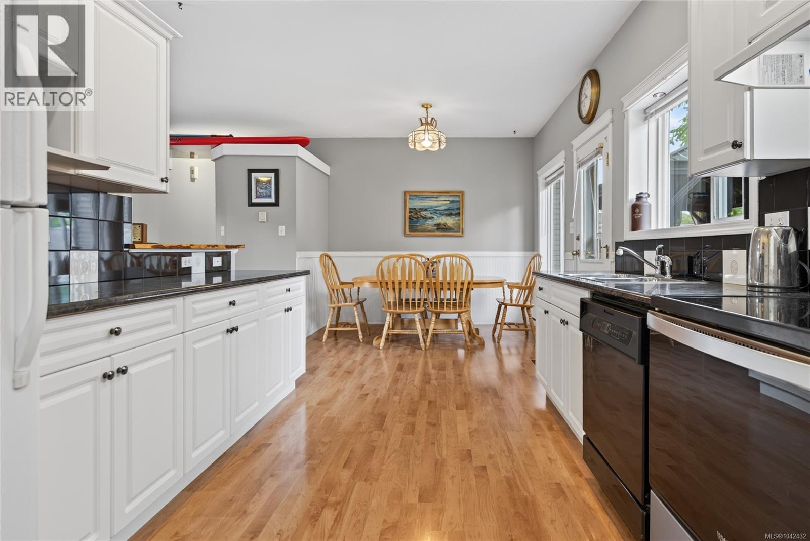 3377 Primrose St, Cumberland, British Columbia  V0R 1S0 - Photo 5 - 1042432