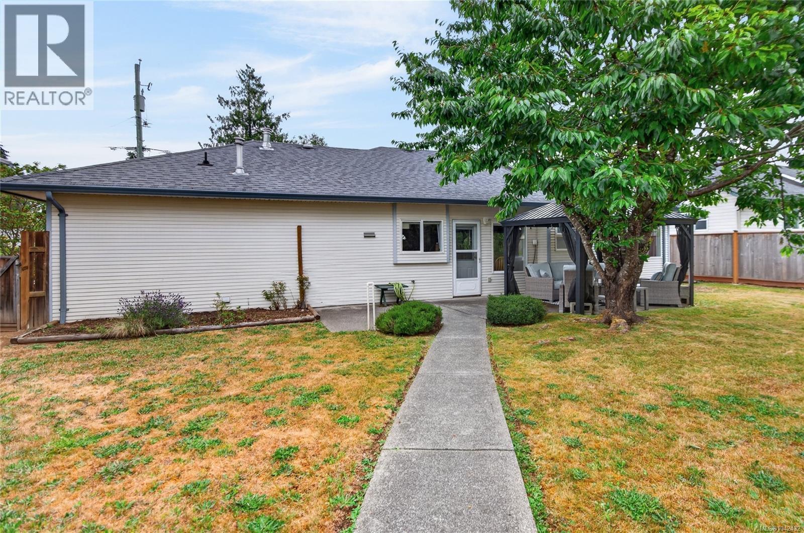 3377 Primrose St, Cumberland, British Columbia  V0R 1S0 - Photo 7 - 1042432