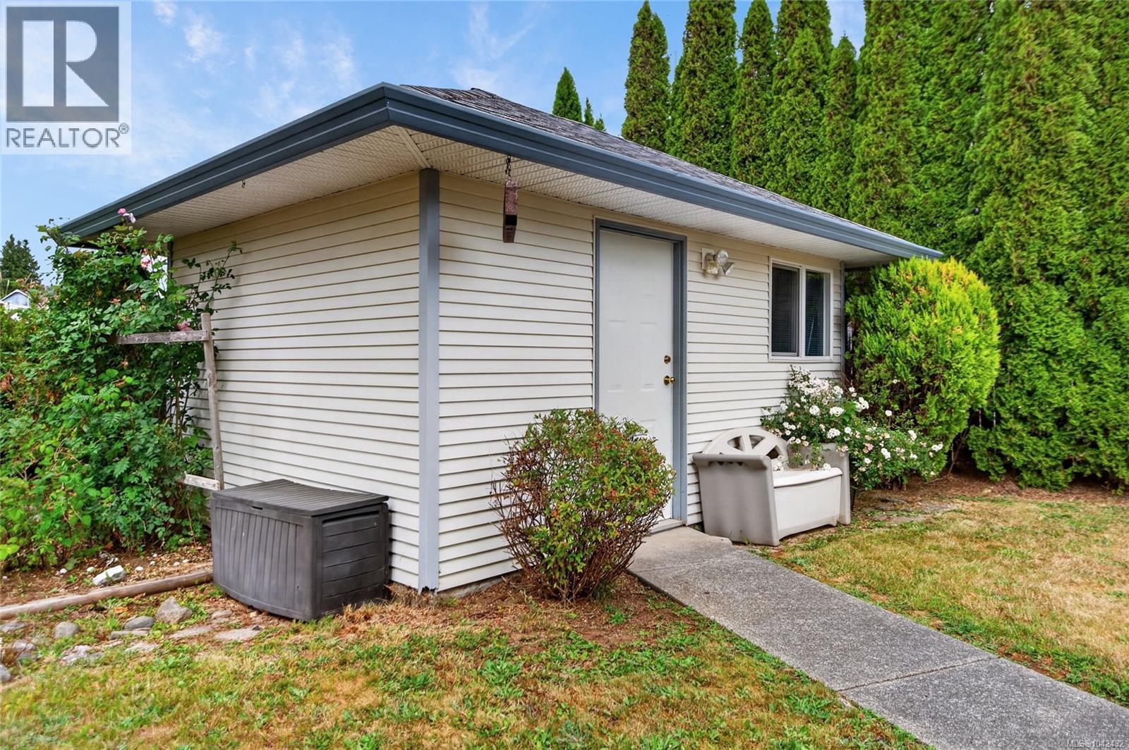 3377 Primrose St, Cumberland, British Columbia  V0R 1S0 - Photo 9 - 1042432