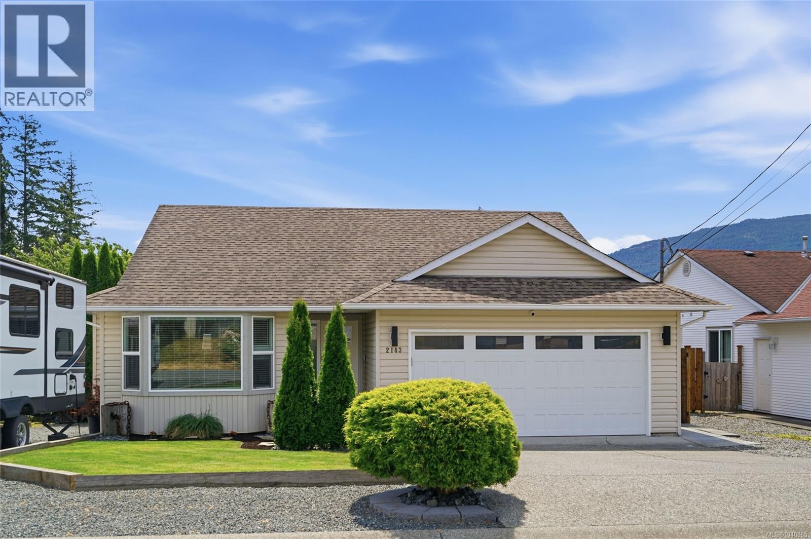 2143 Lang Cres