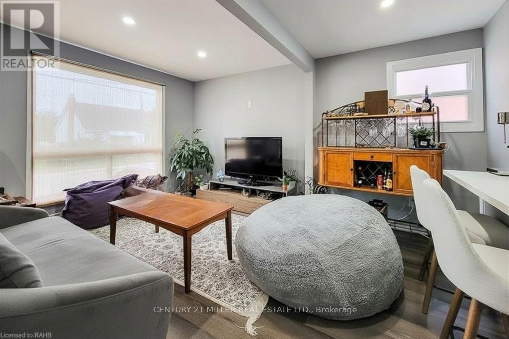 MAIN FLOOR - 67 EAST 13TH STREET, Hamilton, Ontario