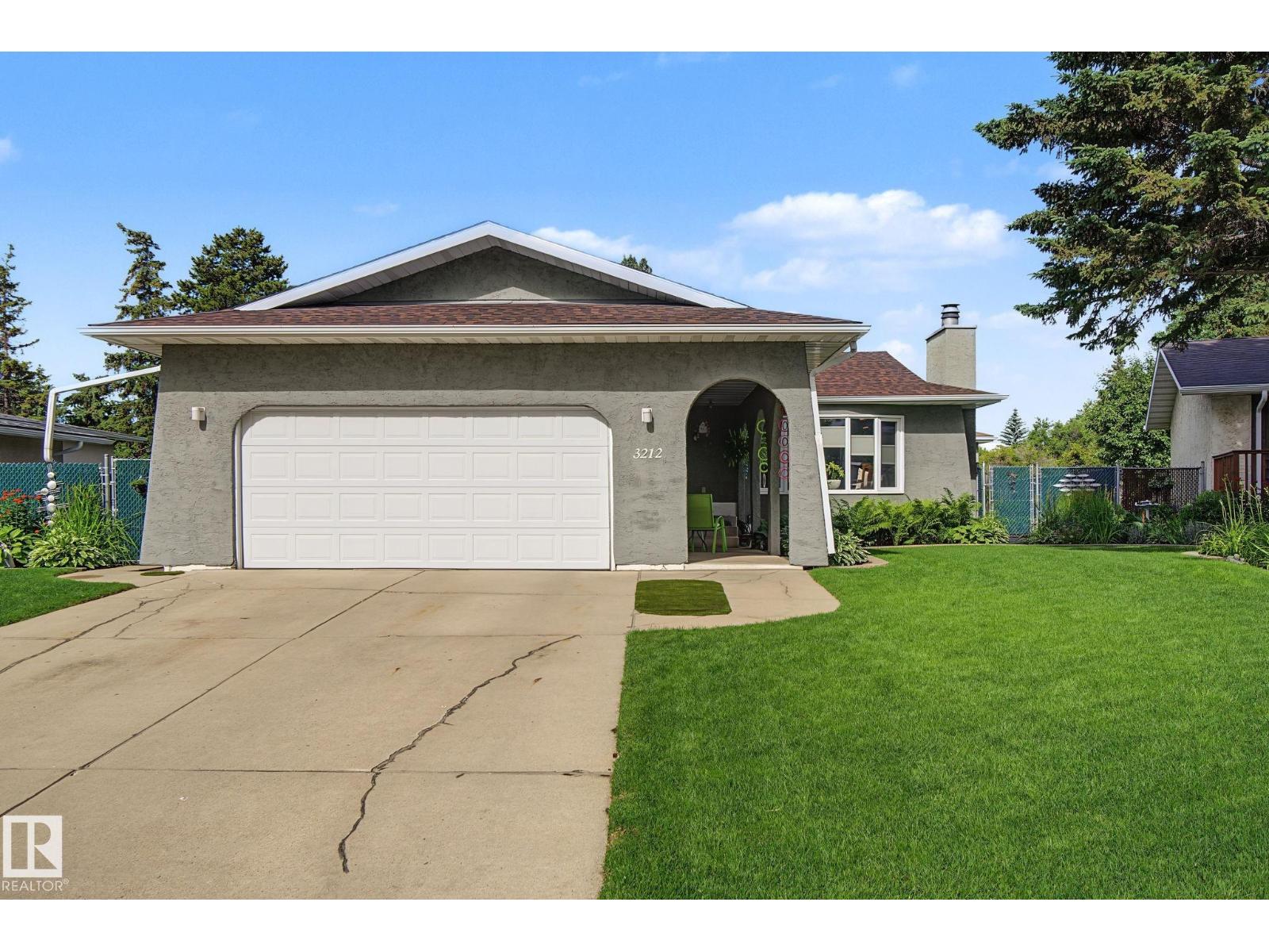 3212 73 ST NW, Edmonton, Alberta