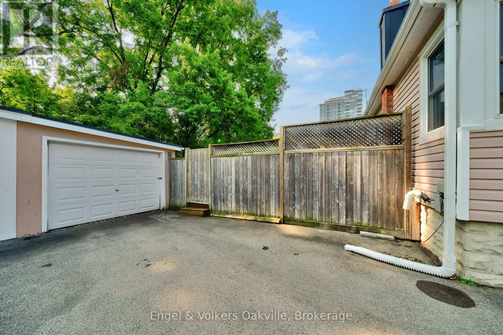 1354 Ontario Street, Burlington, Ontario  L7S 1G1 - Photo 21 - W13528856