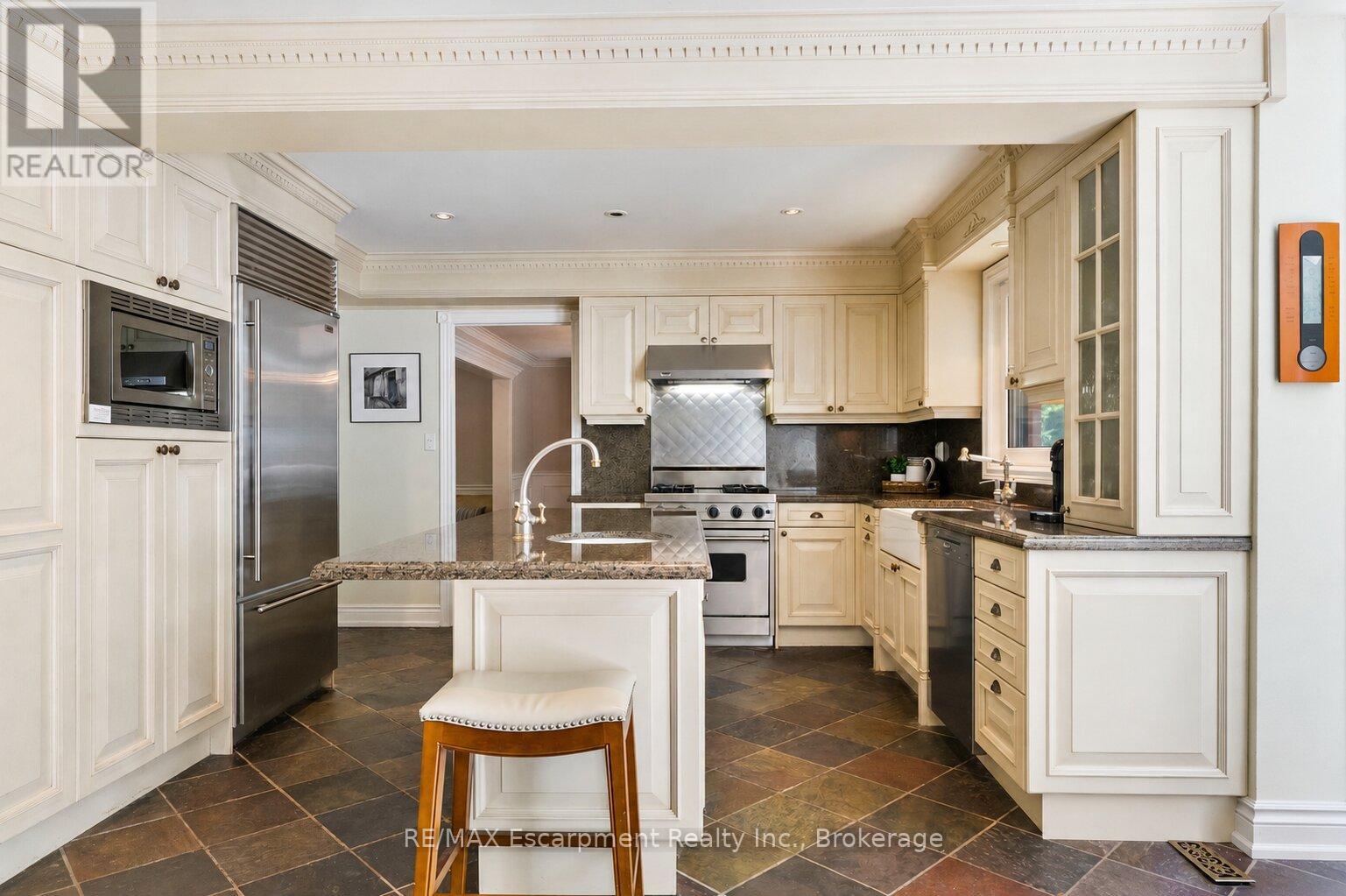 104 Whittington Place, Oakville, Ontario  L6K 3V9 - Photo 10 - W13528872