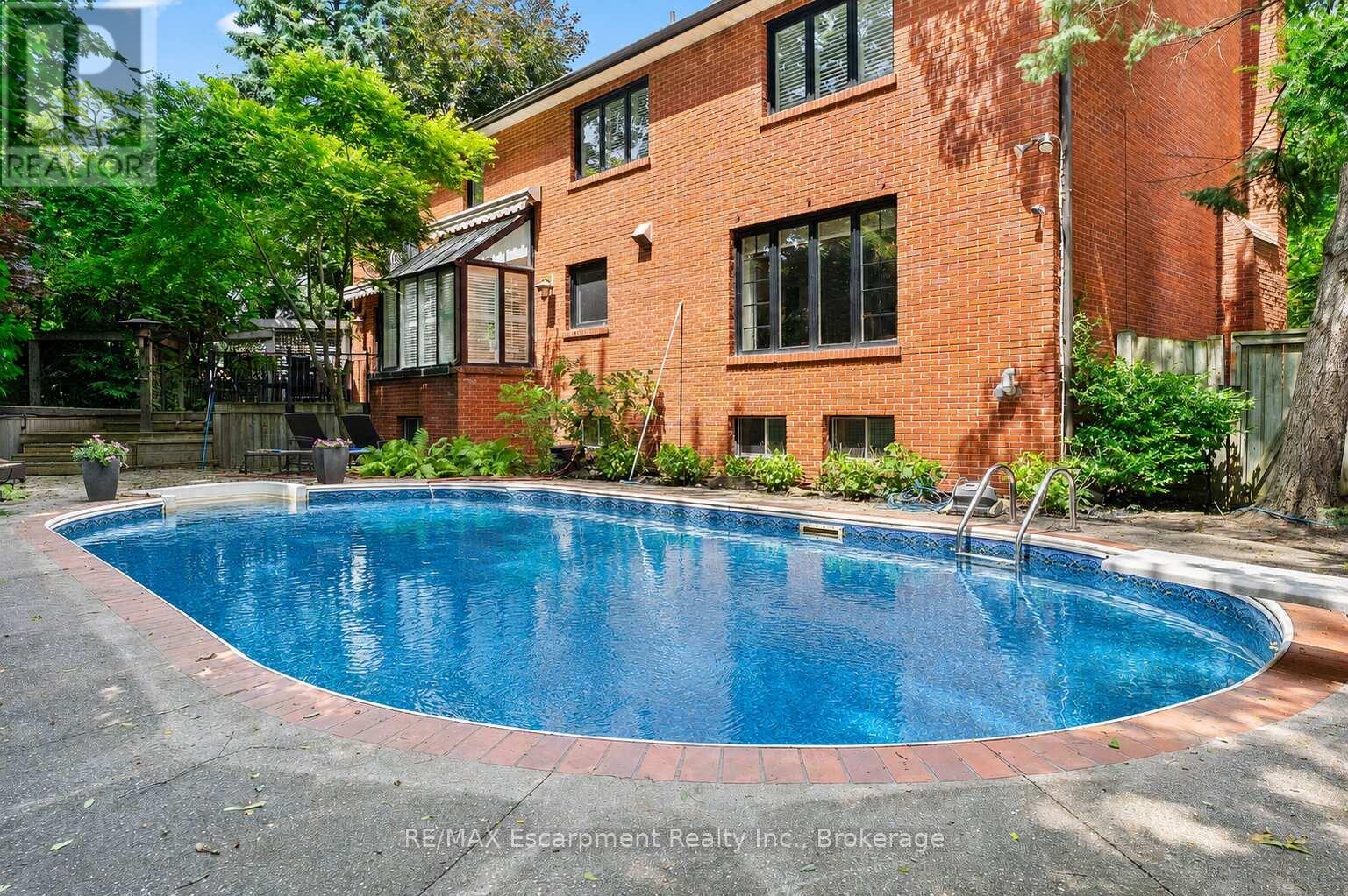 104 Whittington Place, Oakville, Ontario  L6K 3V9 - Photo 2 - W13528872