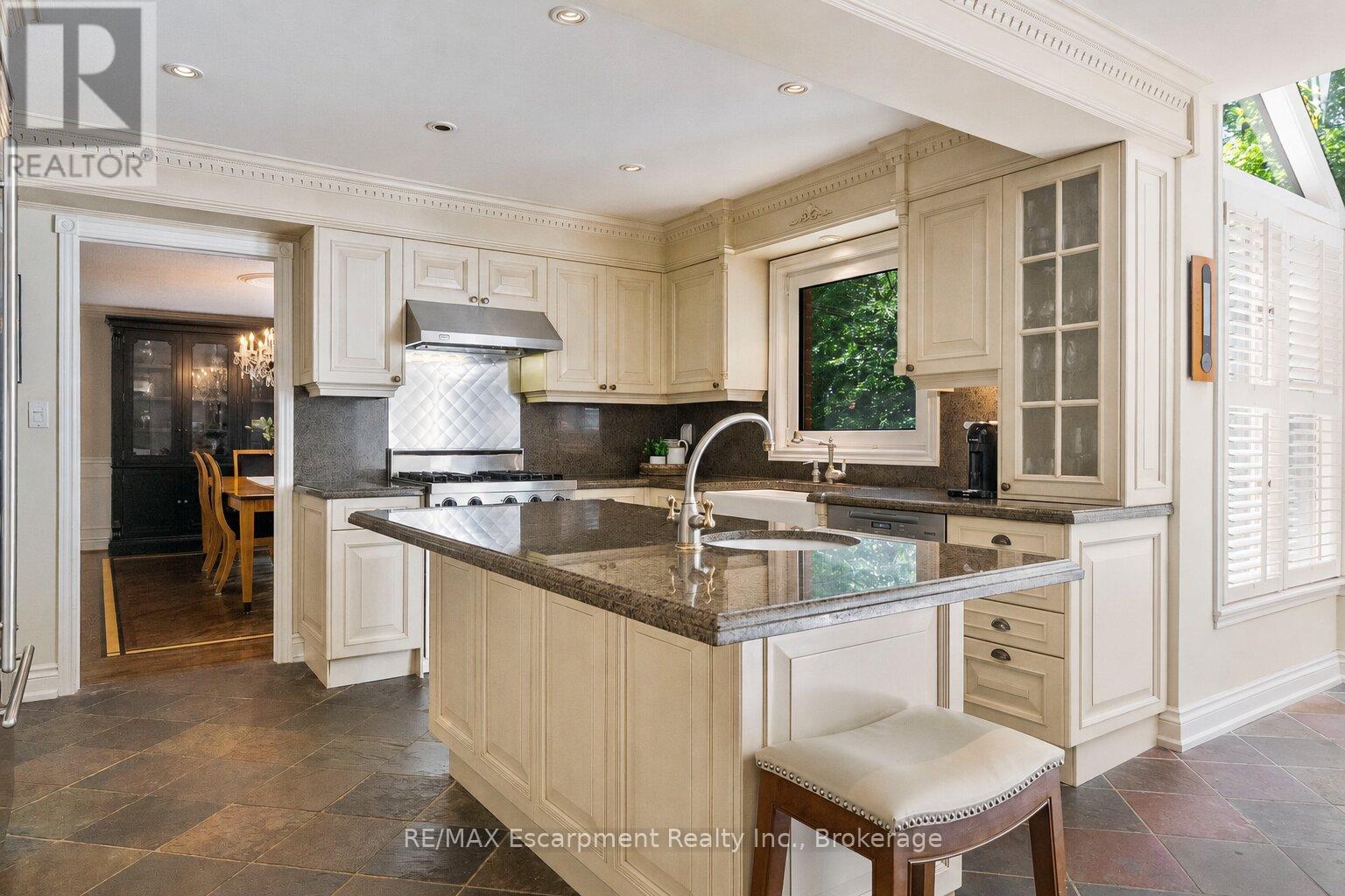 104 Whittington Place, Oakville, Ontario  L6K 3V9 - Photo 9 - W13528872