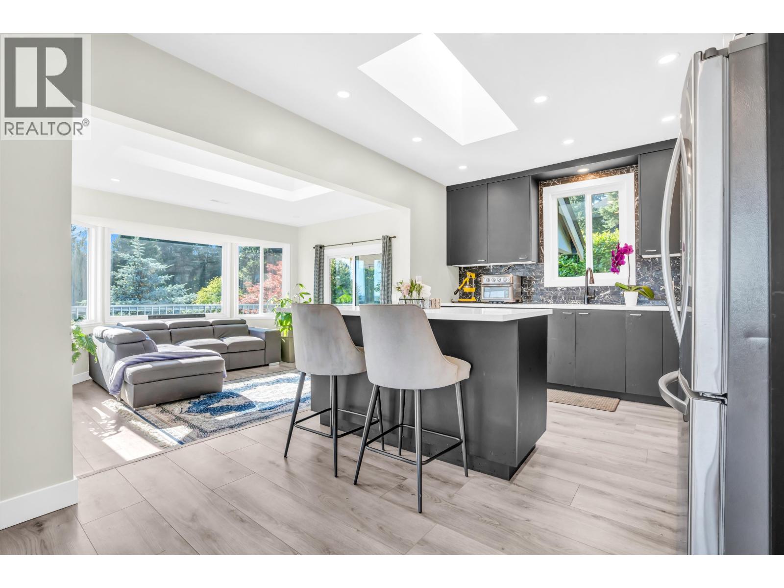 300 W BALMORAL ROAD
