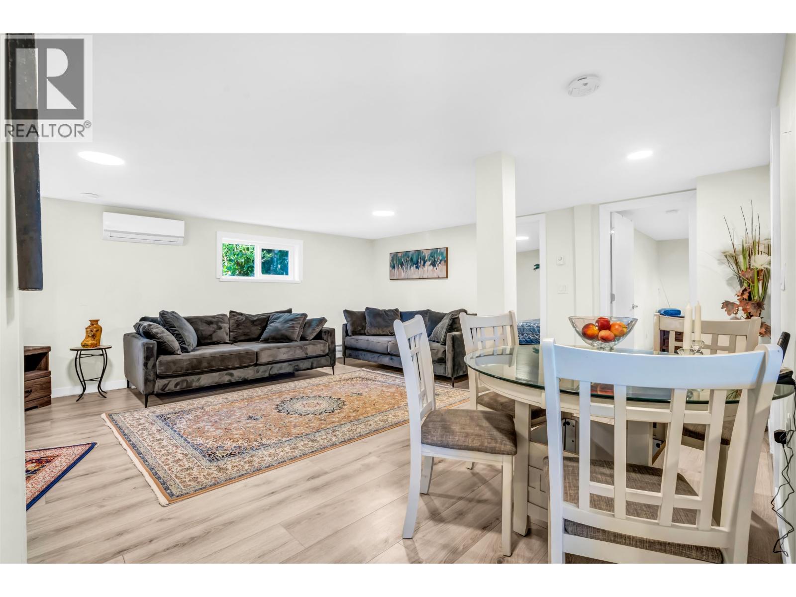 300 W BALMORAL ROAD