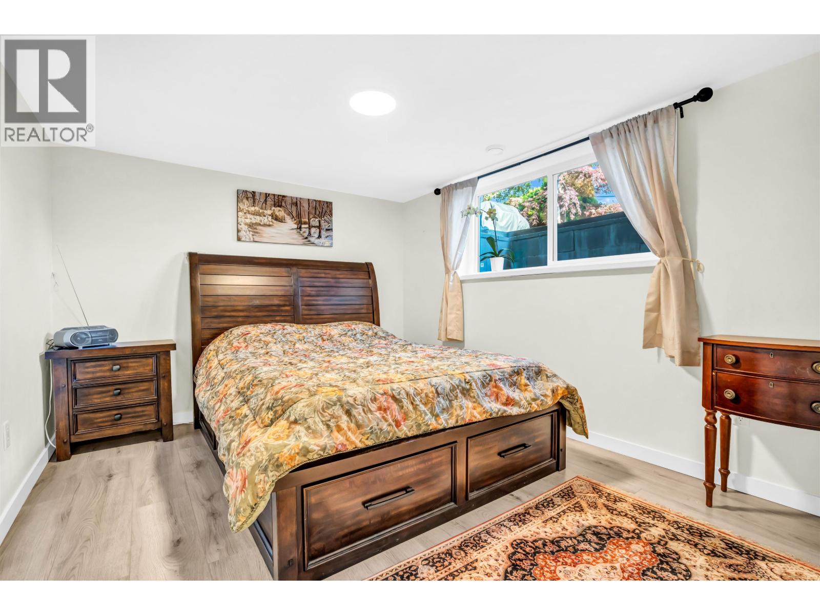 300 W BALMORAL ROAD