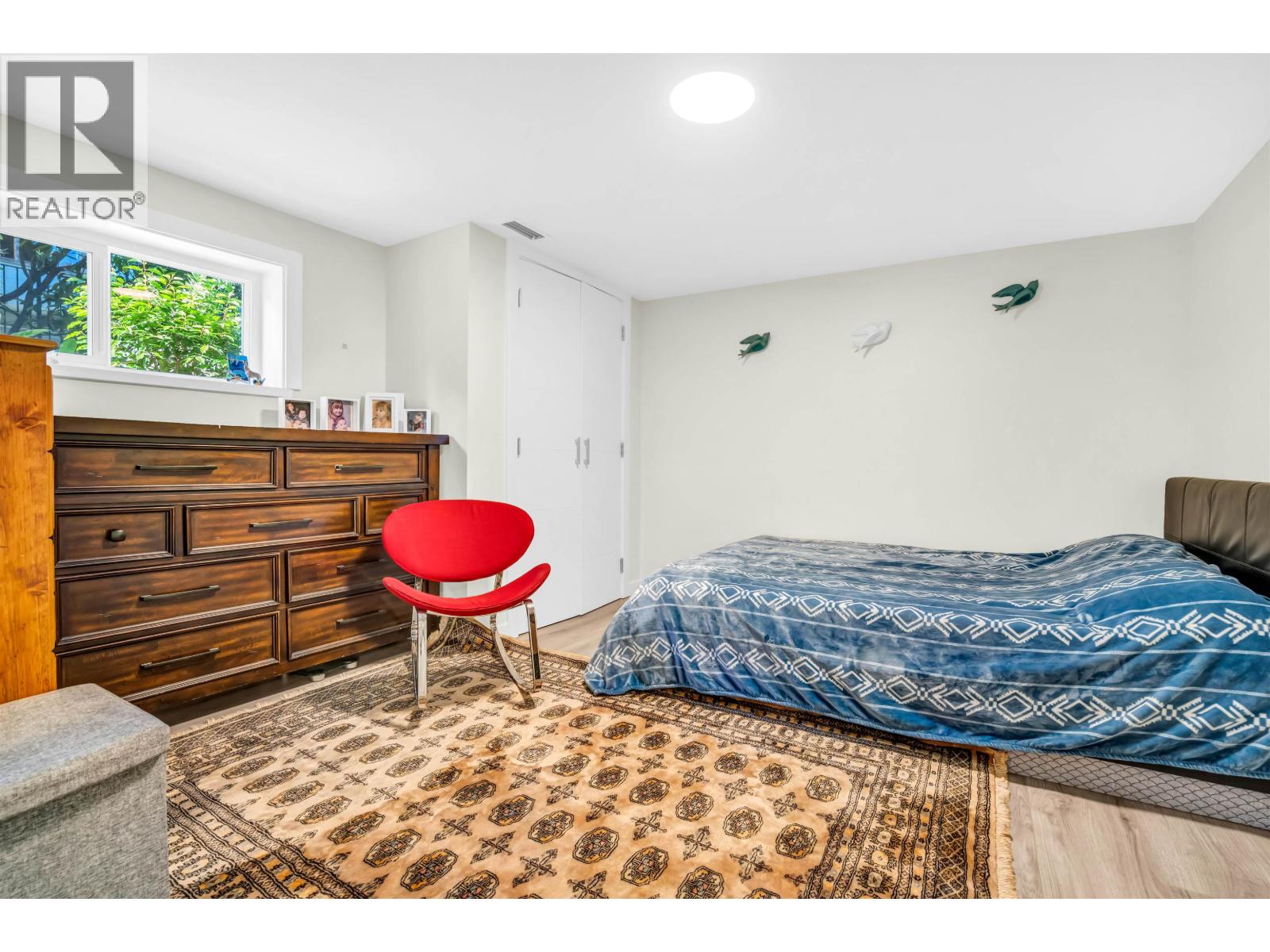 300 W BALMORAL ROAD
