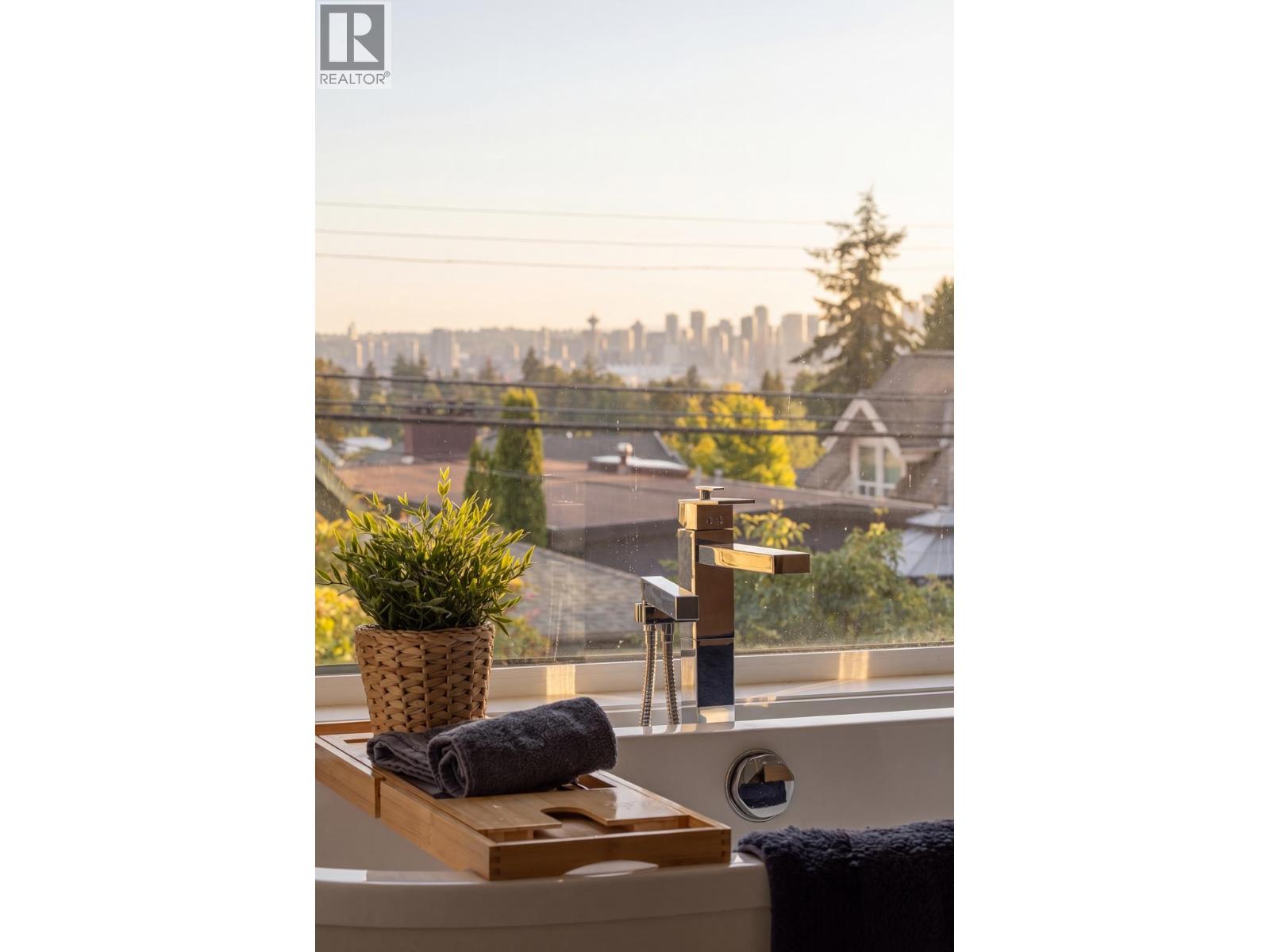 351 W 28th Street, North Vancouver, British Columbia  V7N 2J2 - Photo 18 - R3143015
