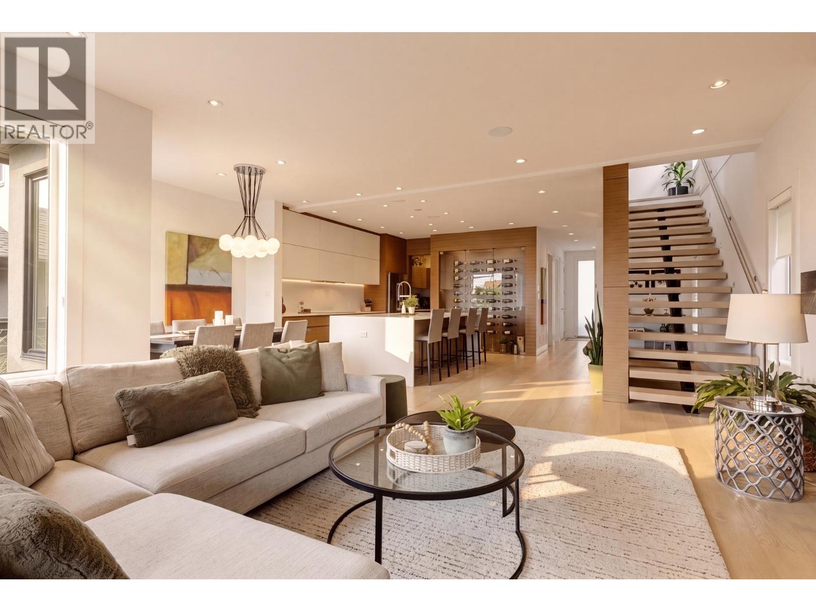 351 W 28th Street, North Vancouver, British Columbia  V7N 2J2 - Photo 6 - R3143015