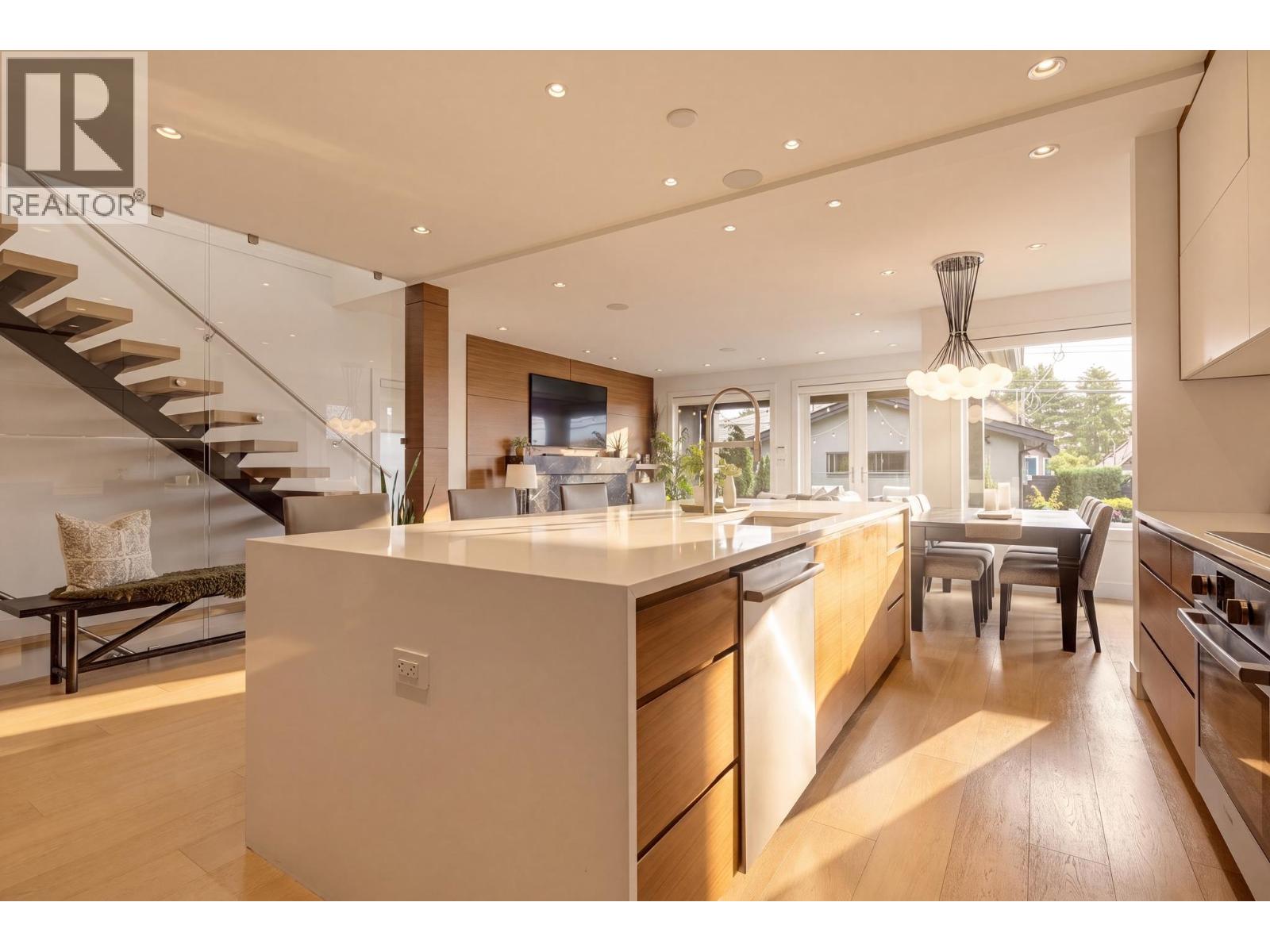 351 W 28th Street, North Vancouver, British Columbia  V7N 2J2 - Photo 9 - R3143015