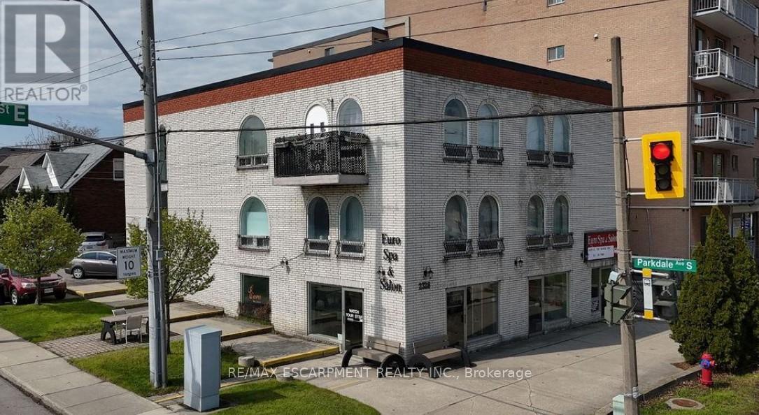2328 KING STREET, Hamilton, Ontario