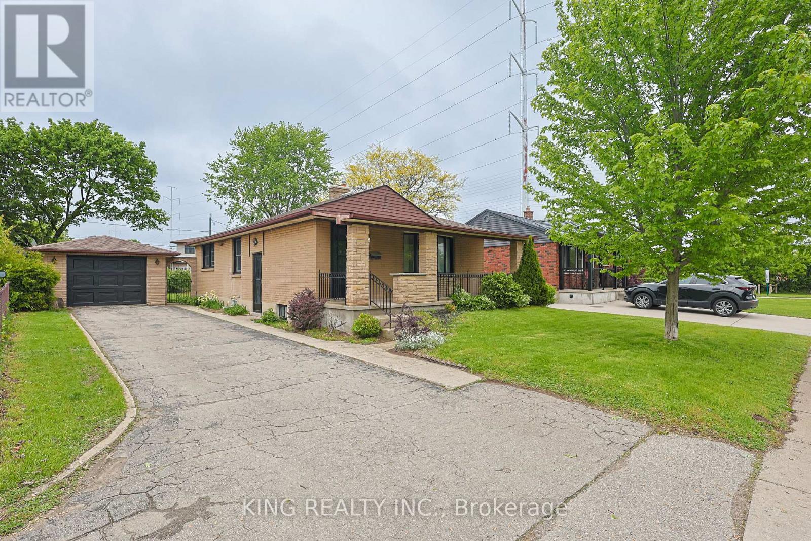 54 TWEEDSMUIR AVENUE, London East, Ontario