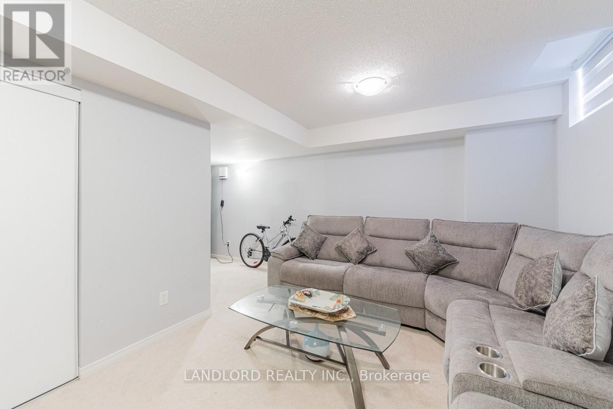 13 Utopia Way, Brampton, Ontario  L6P 4A6 - Photo 35 - W13528050