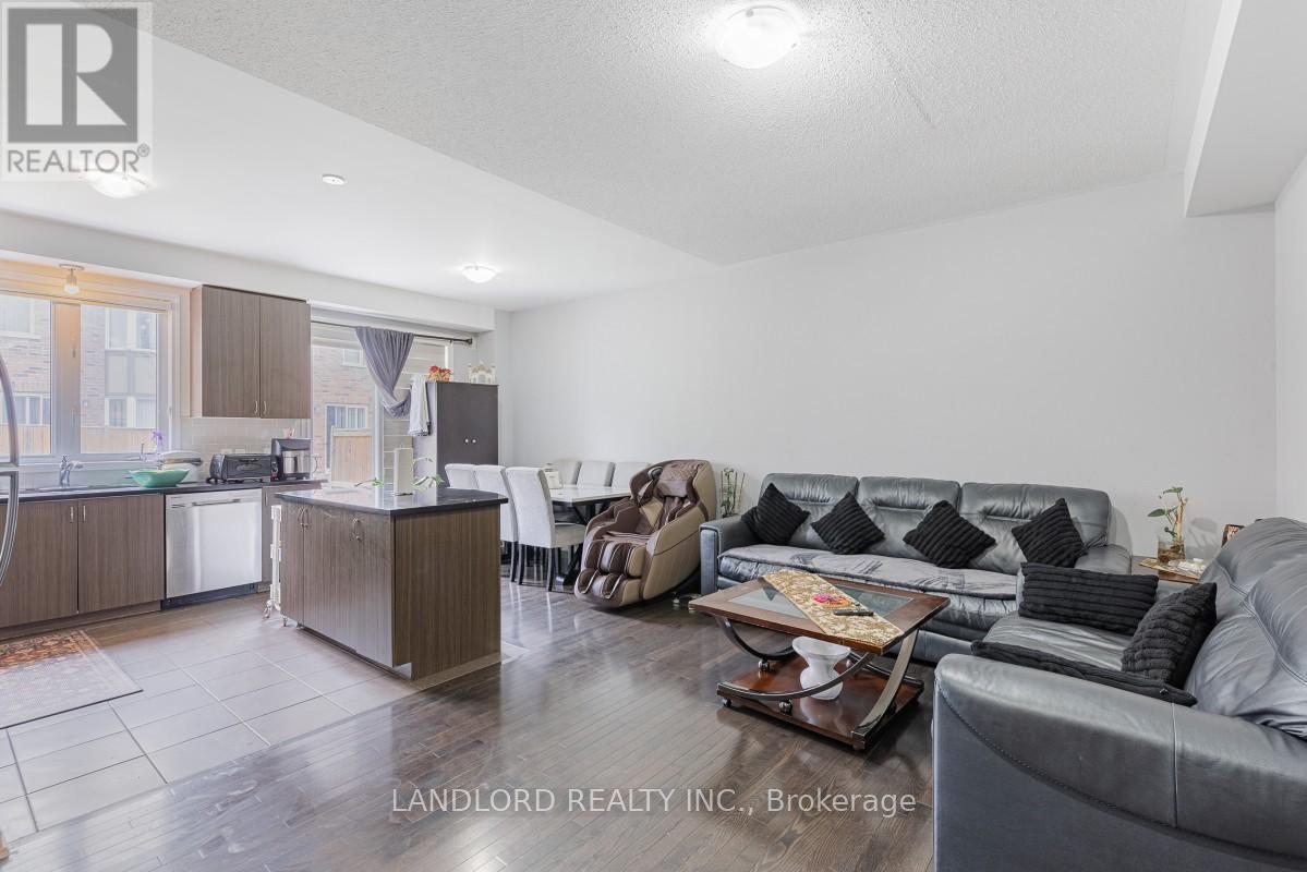 13 Utopia Way, Brampton, Ontario  L6P 4A6 - Photo 5 - W13528050