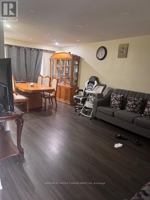 Upper - 3038 Coral Drive, Mississauga, Ontario  L4T 1Z3 - Photo 2 - W13528852