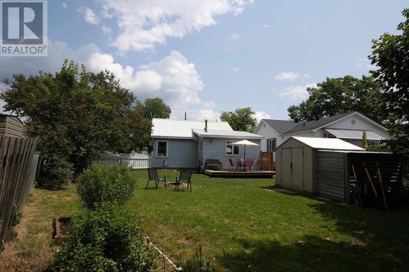 103 Poplar St, Sault Ste. Marie, Ontario  P6B 2W8 - Photo 37 - SM261728