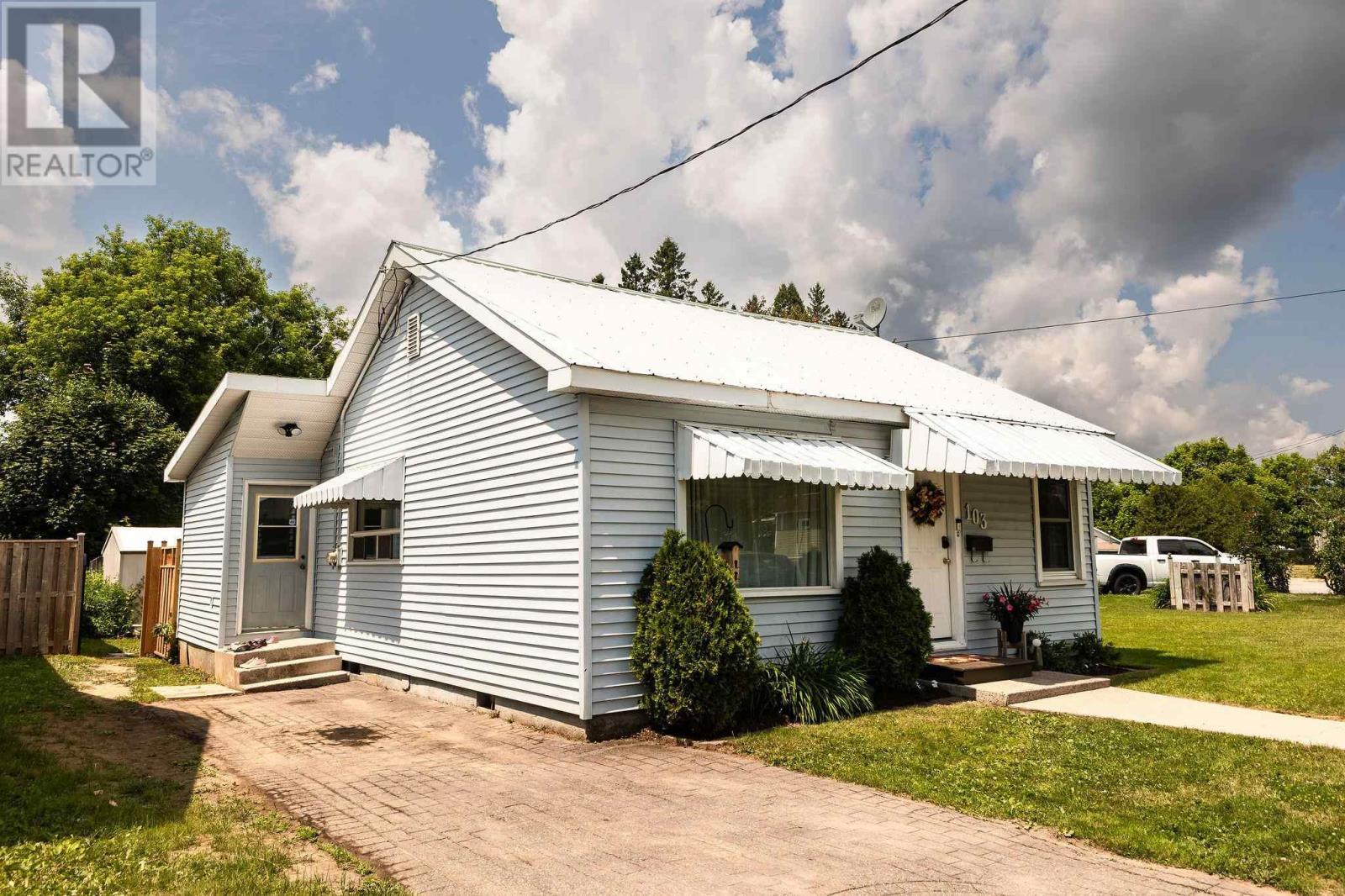 103 Poplar St, Sault Ste. Marie, Ontario  P6B 2W8 - Photo 3 - SM261728