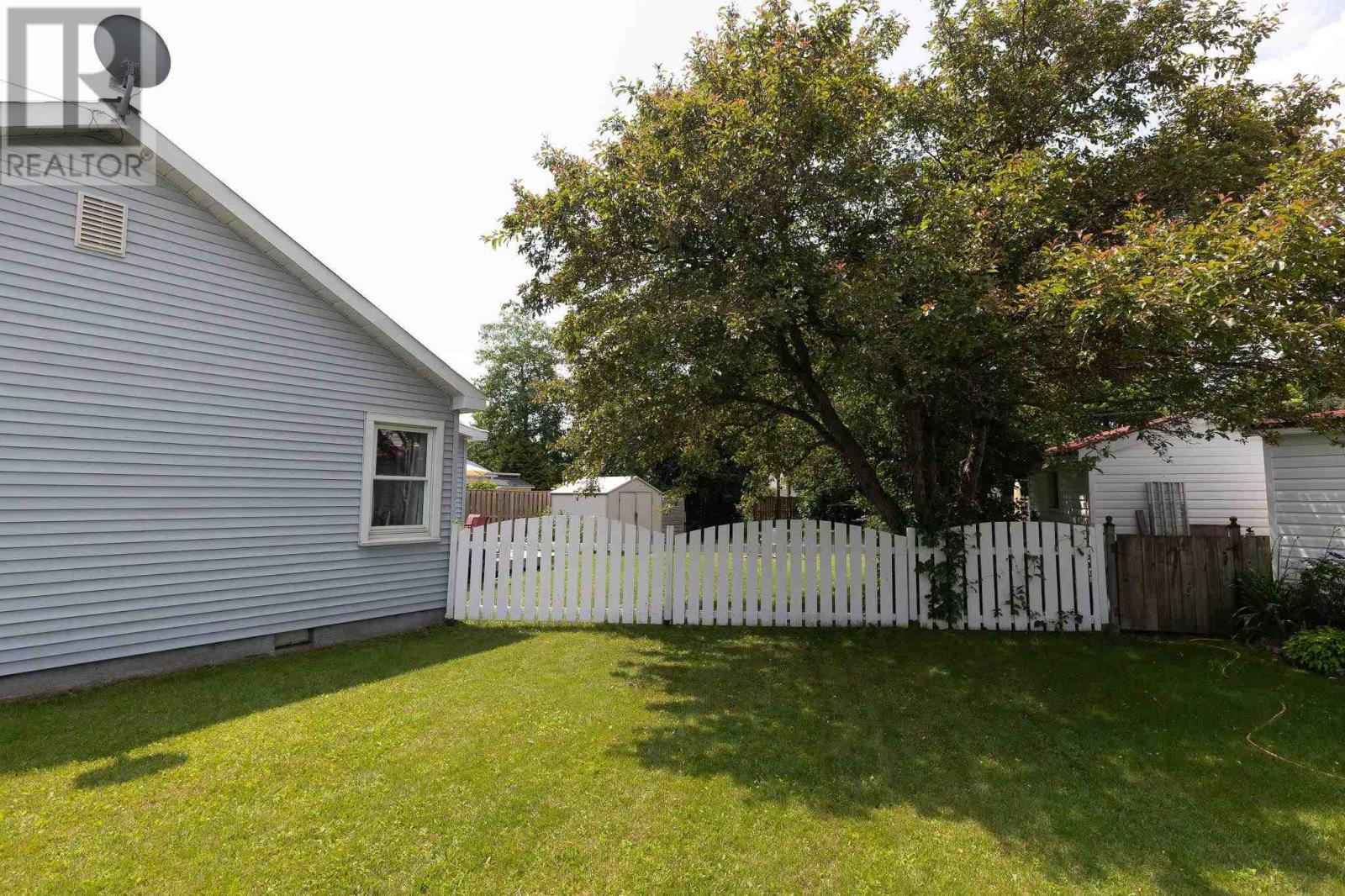 103 Poplar St, Sault Ste. Marie, Ontario  P6B 2W8 - Photo 34 - SM261728