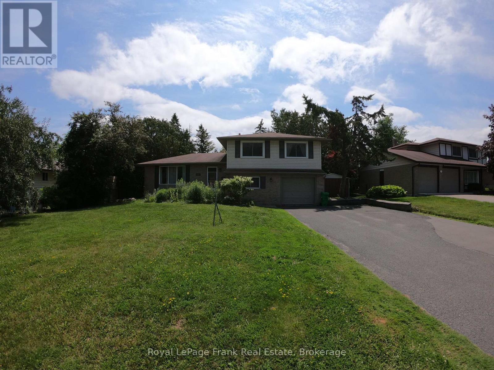 Main Floor - 1167 Weller Street, Peterborough (Monaghan Ward 2), Ontario K9J 7M9 - Photo 1 - X13522514