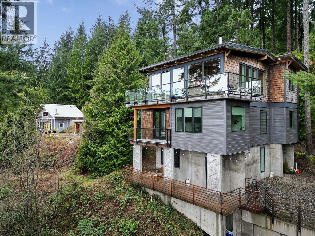 1572 MOUNTAIN ROAD, gibsons, British Columbia