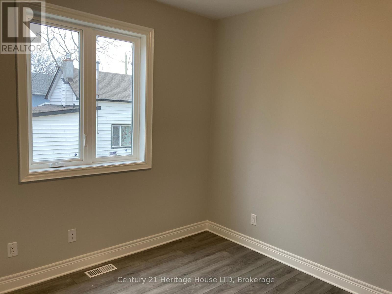 8427 Willoughby Drive E, Niagara Falls, Ontario  L2G 6X4 - Photo 4 - X13529004