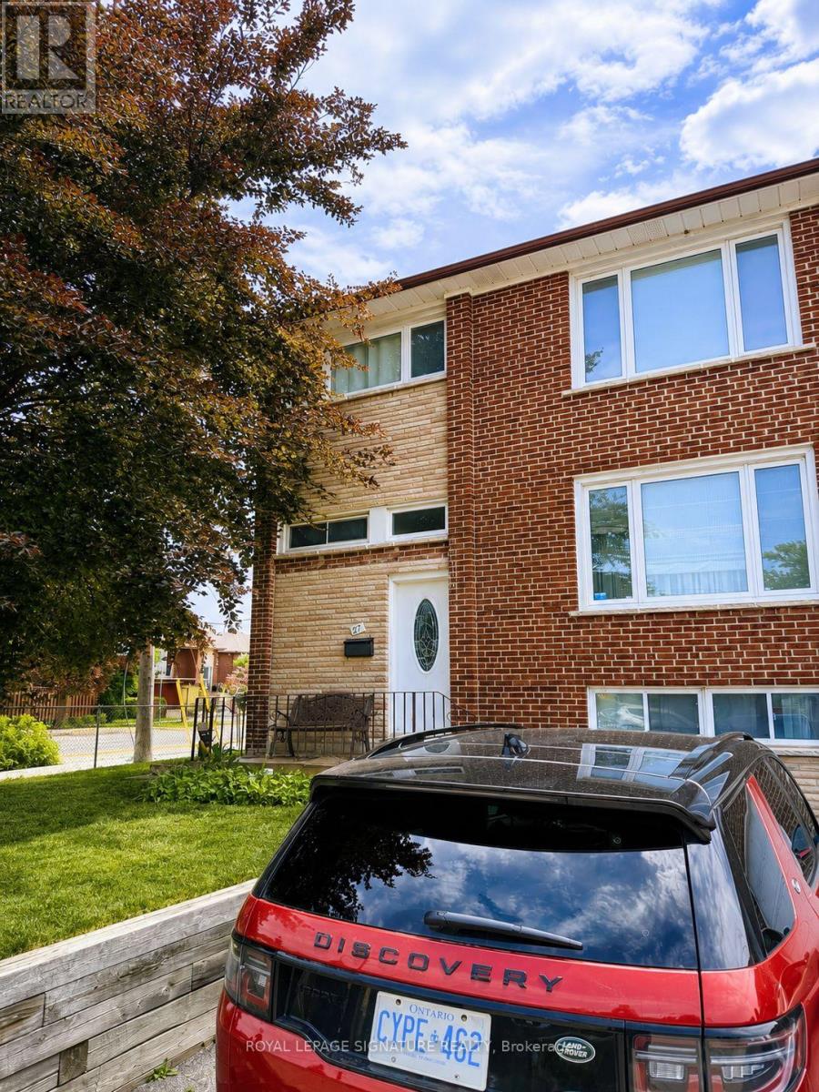 67 Stilecroft Drive, Toronto, Ontario  M3J 1A8 - Photo 2 - W13526984