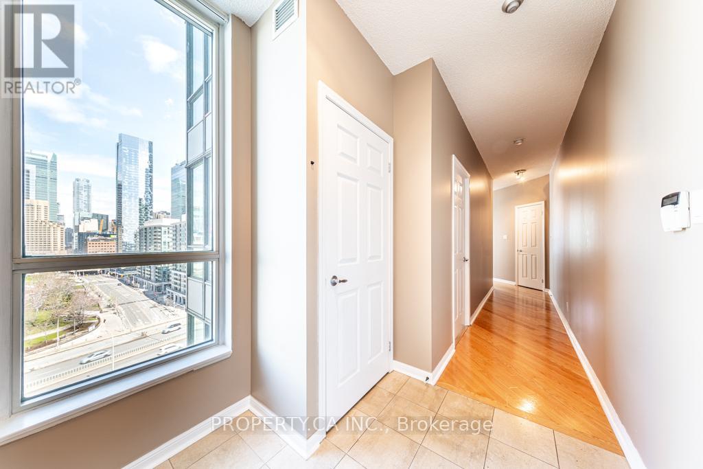 1602 - 228 Queens Quay W, Toronto, Ontario  M5J 2X1 - Photo 11 - C13528896
