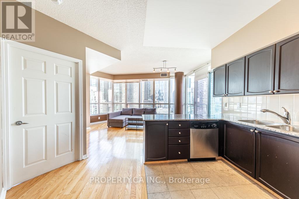 1602 - 228 Queens Quay W, Toronto, Ontario  M5J 2X1 - Photo 3 - C13528896